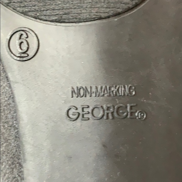 Jet black satin size 6 heels low heel - Picture 2 of 4